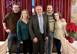 El socialista Mario del Paso (en el centro), con parte del equipo de gobierno.