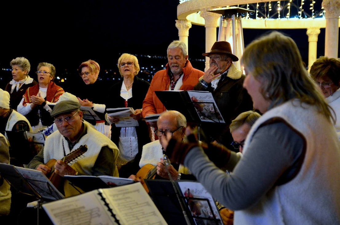 Fiesta de villancicos y panderetas en Huétor Vega