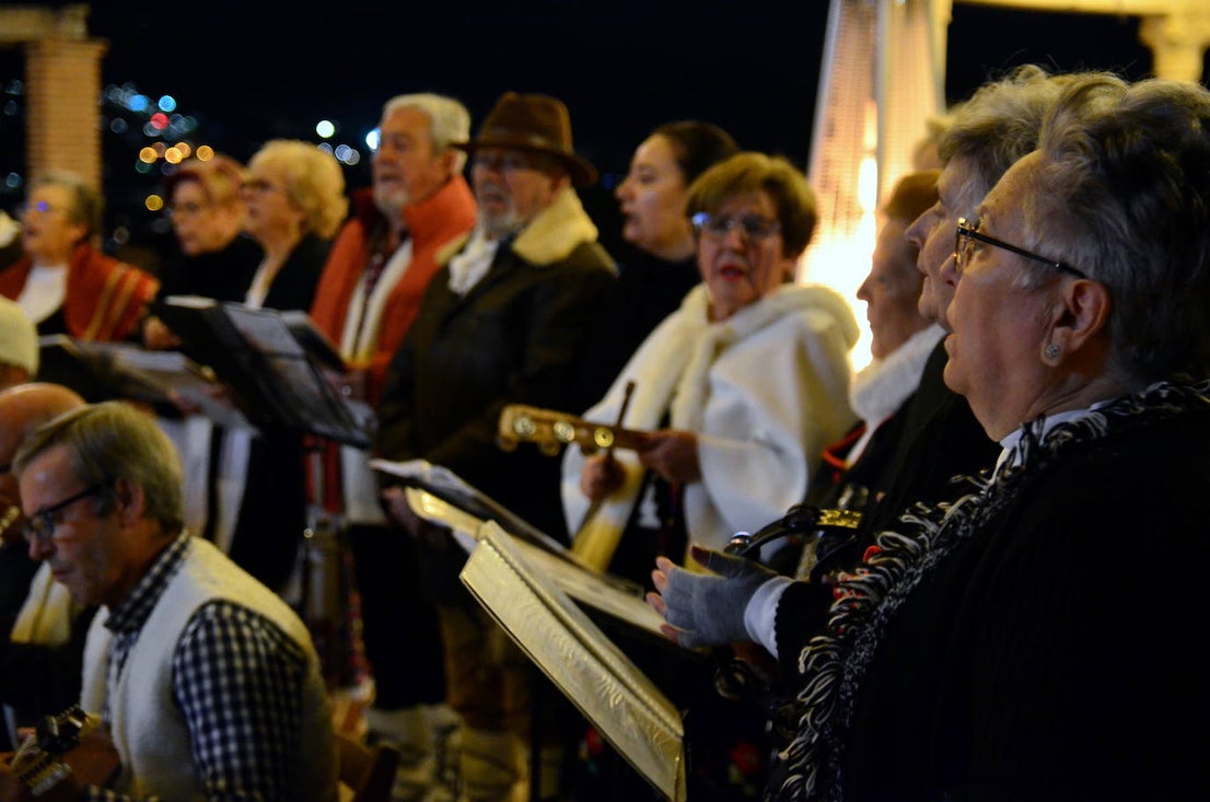 Fiesta de villancicos y panderetas en Huétor Vega