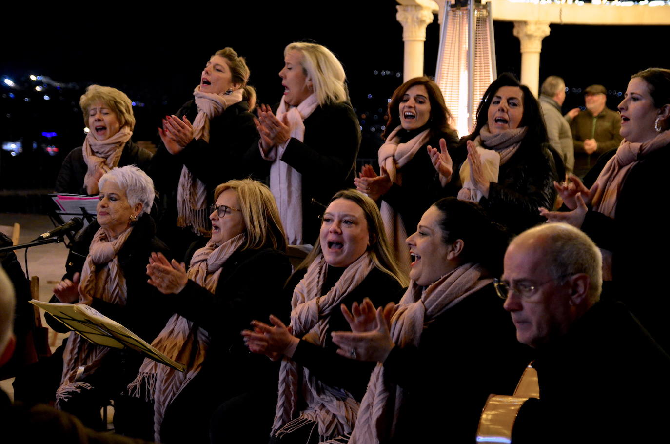 Fiesta de villancicos y panderetas en Huétor Vega