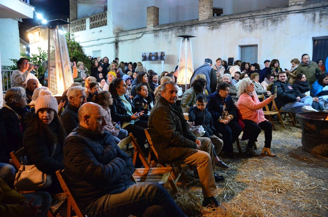 La Zambomba Flamenca de Huétor Vega agita el barrio de Los Corteses