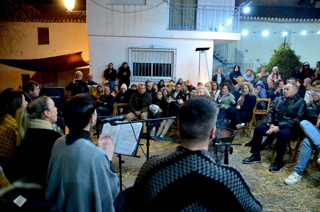 La Zambomba Flamenca de Huétor Vega agita el barrio de Los Corteses