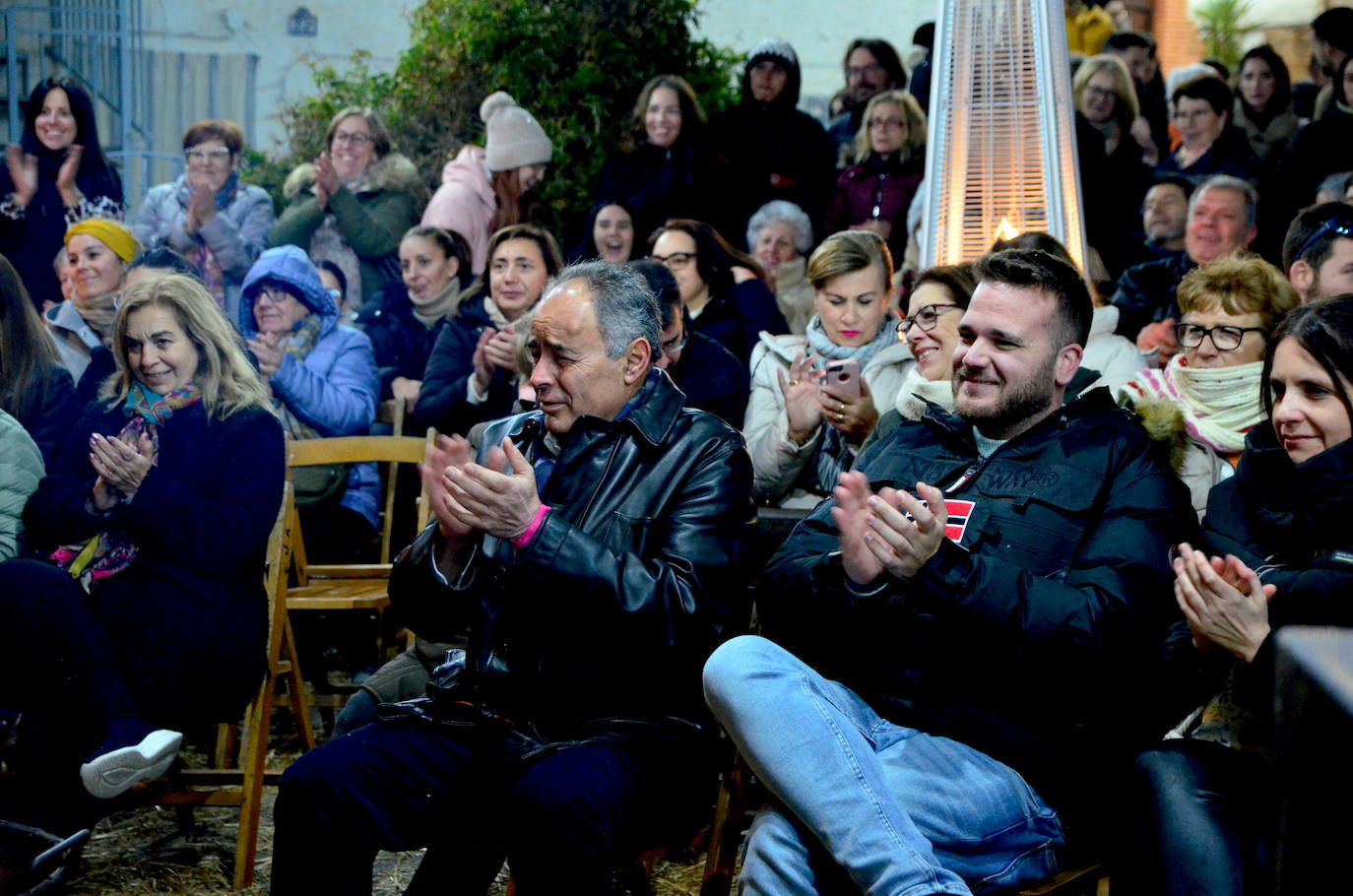 La Zambomba Flamenca de Huétor Vega agita el barrio de Los Corteses