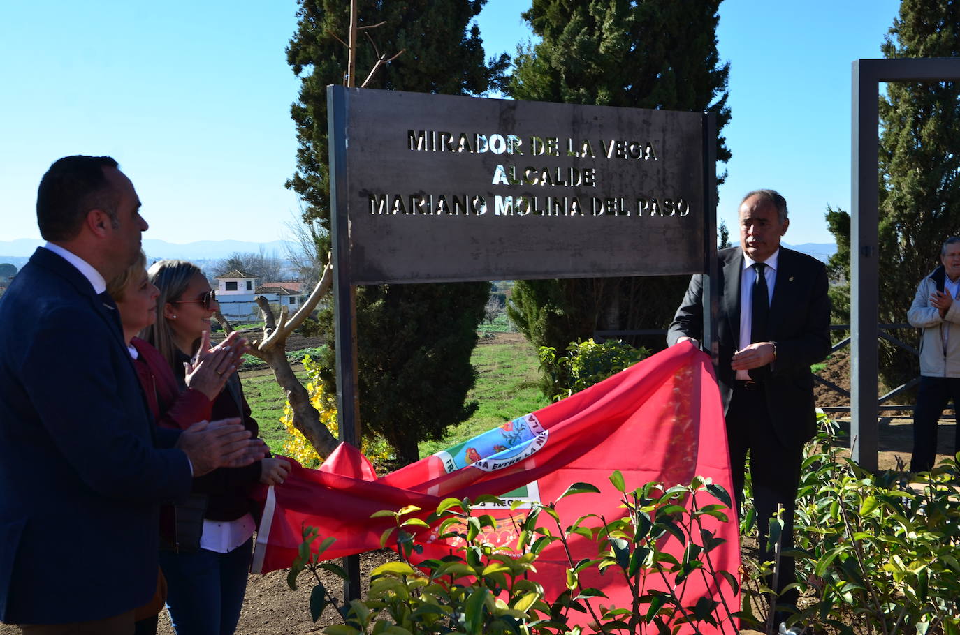 Huétor Vega inaugura el Mirador de la Vega Alcalde Mariano Molina del Paso