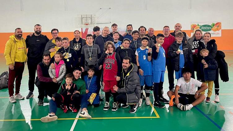 El 'basket' llama a la puerta en Huétor Vega: nacen los Blue Falcons