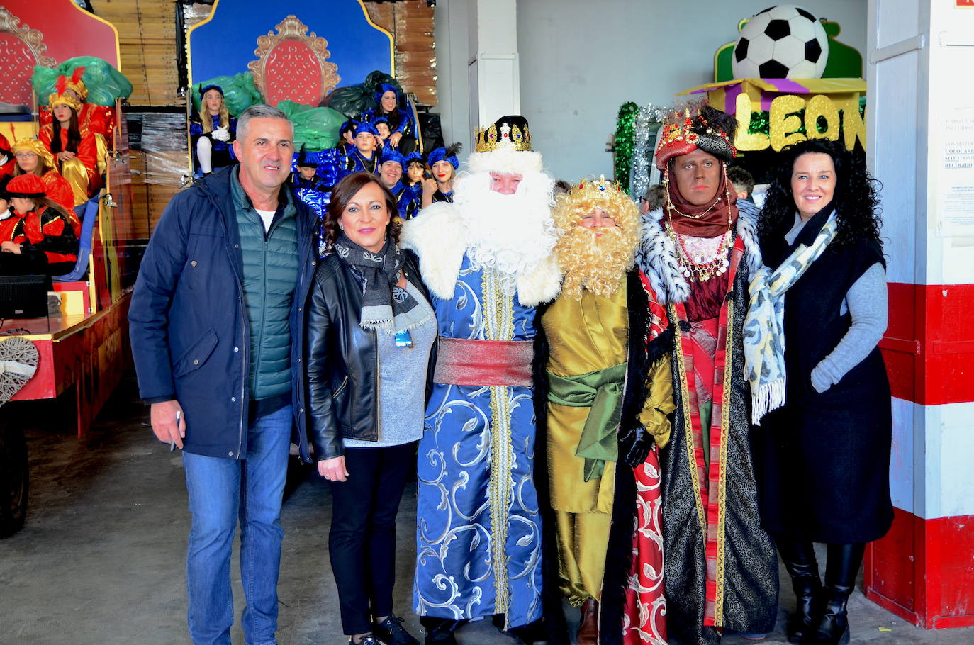 Miembros del equipo de gobierno, con los tres Reyes Magos.