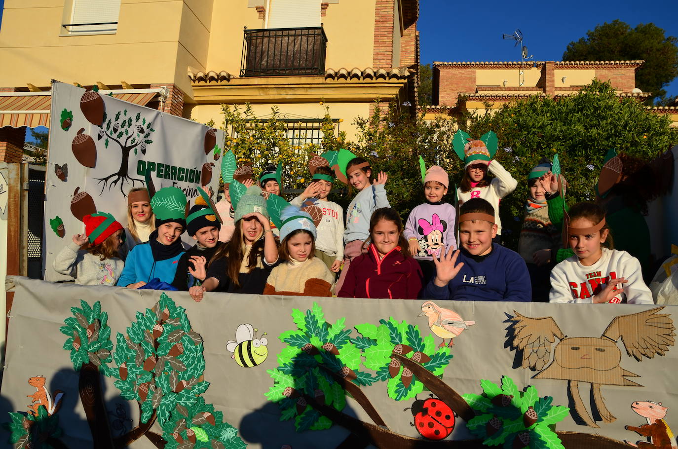 Reivindicación de los arbolitos, en las carrozas de Operación Encina y el Aula Ambiental.