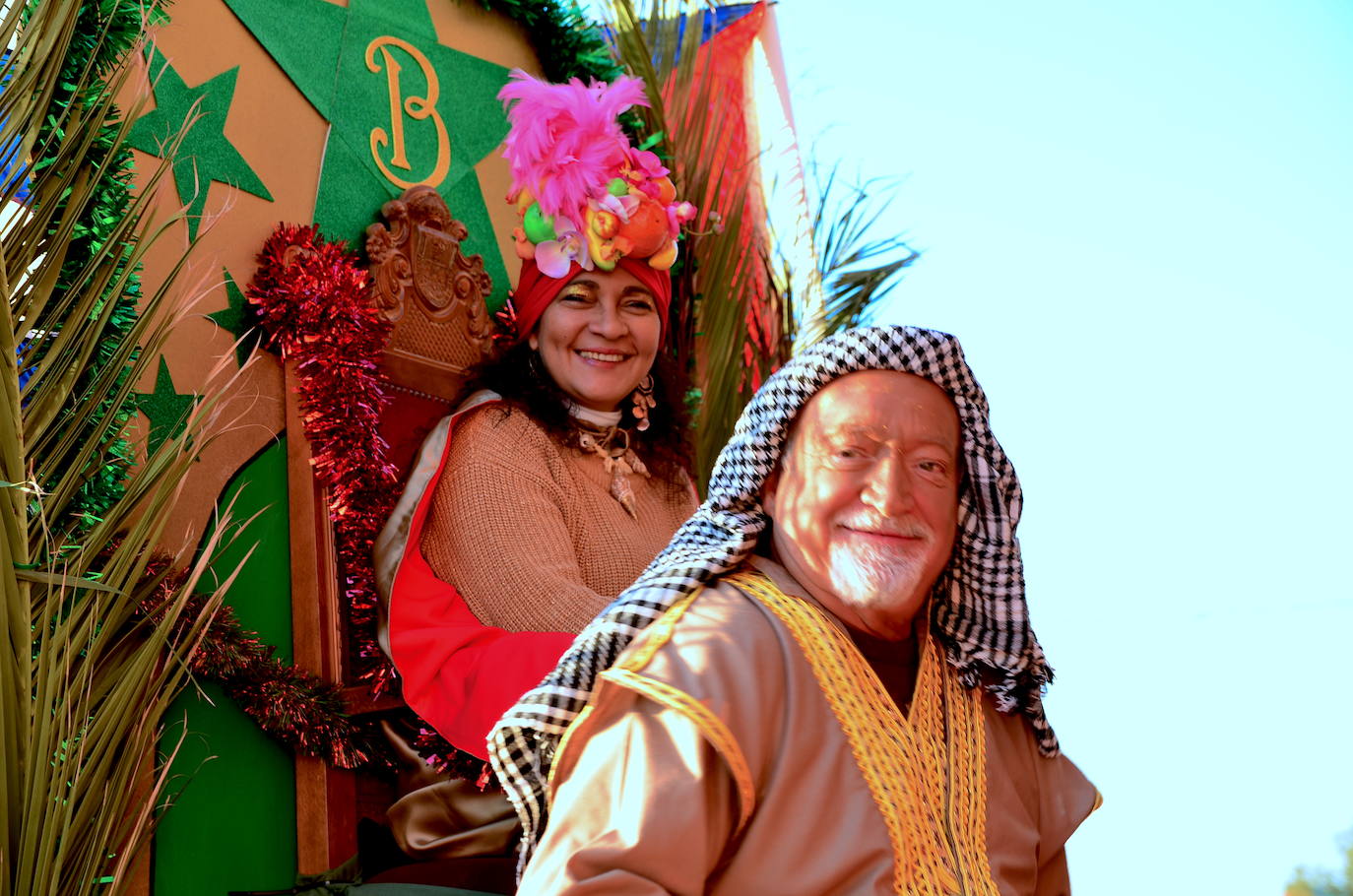 Carroza de Ritmos Latinos, con la escuela municipal recreando la sabrosura musical cubana.