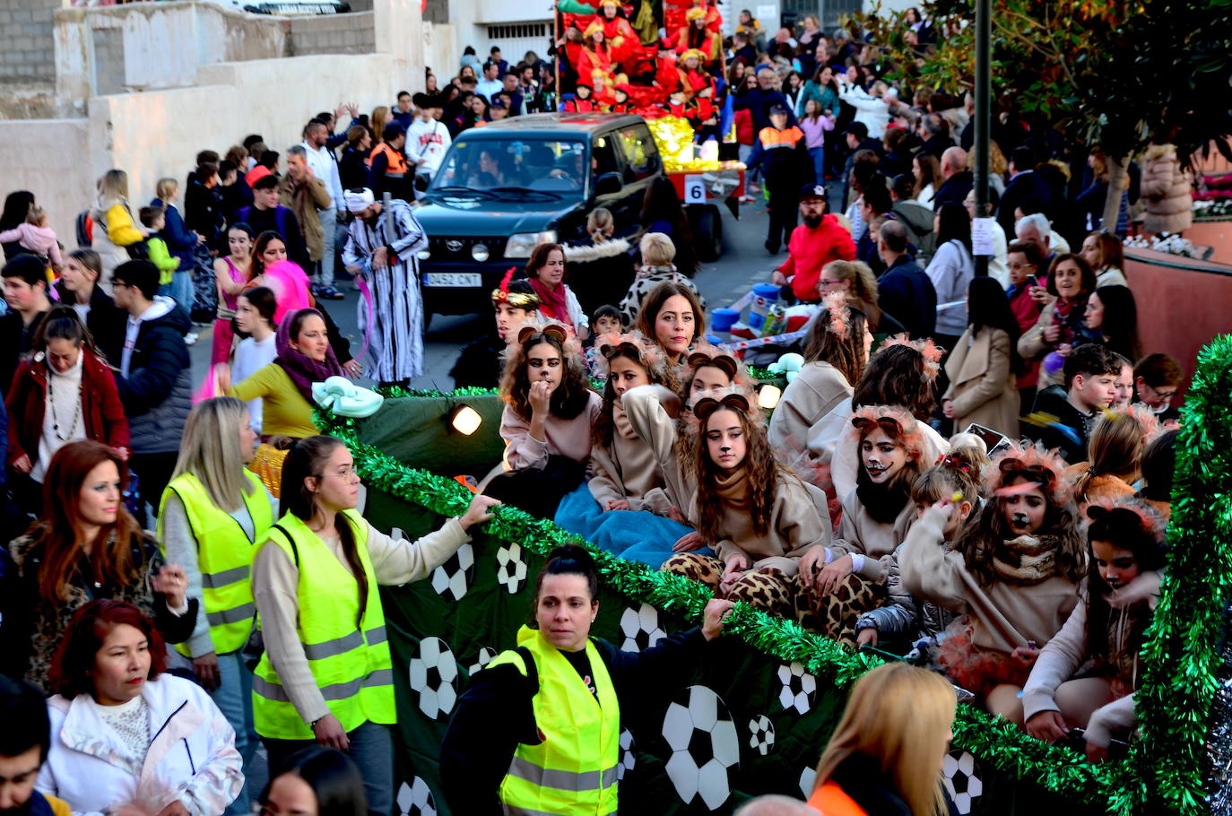 La Cabalgata de Huétor Vega, a su paso por la Plaza del Mentidero.