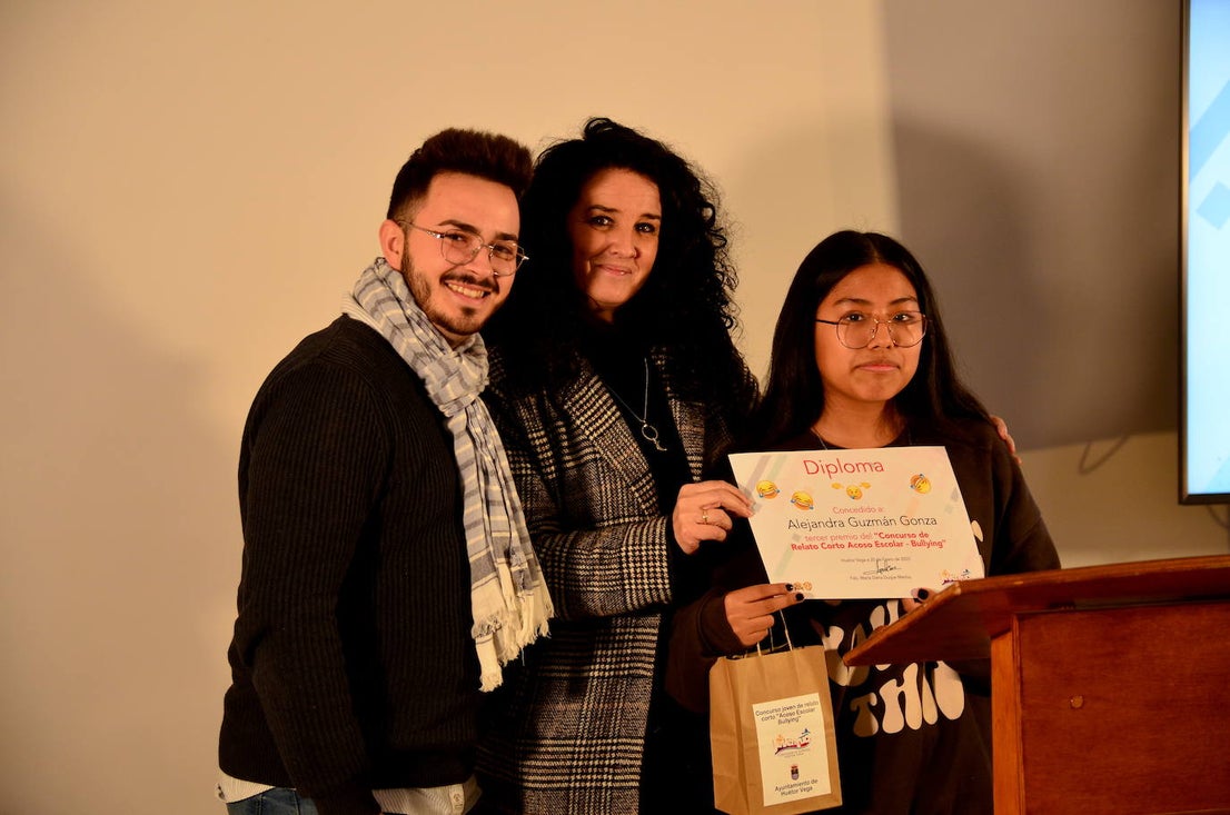 Alejandra Guzmán Gonza, ganadora del tercer premio.