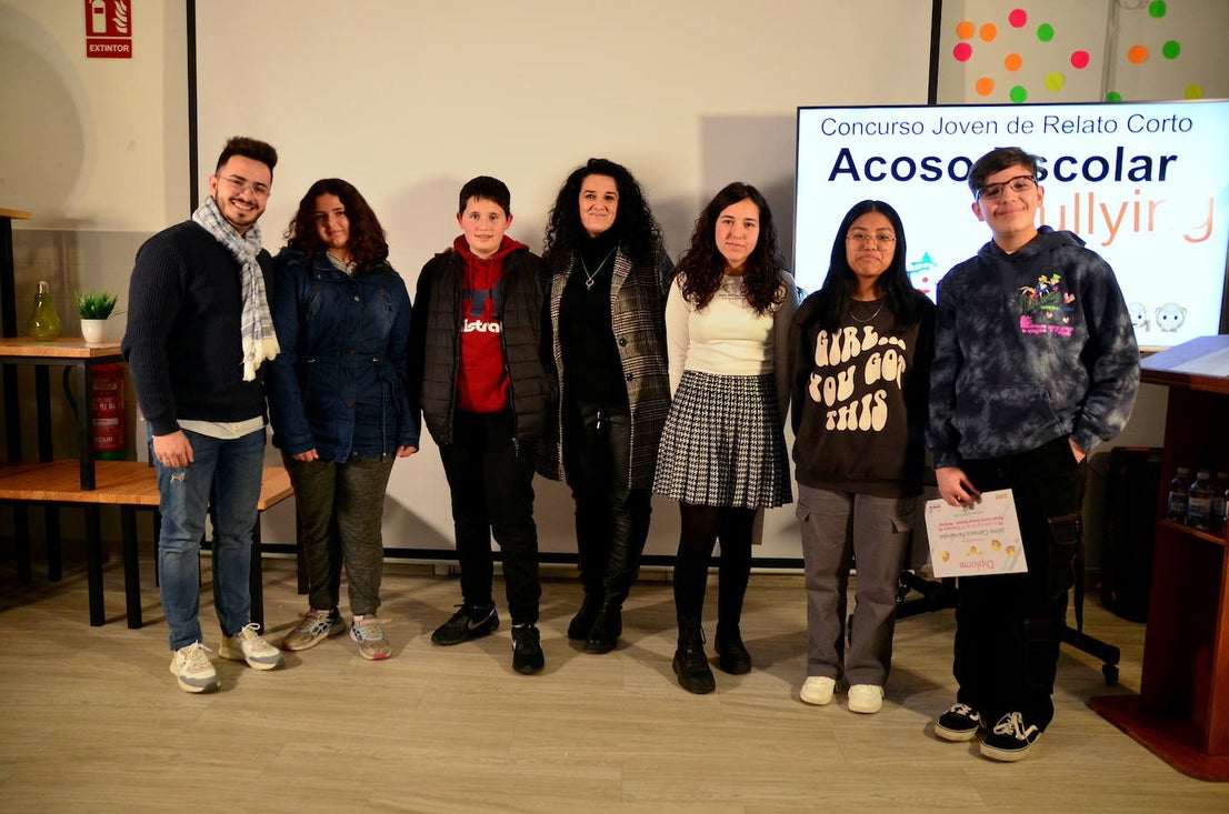 El concejal de Juventud y la alcaldesa, en la entrega de premios.