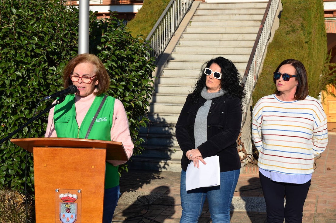 Lectura del manifiesto por parte de Inma Martín, presidenta de la Junta Local de la AECC.