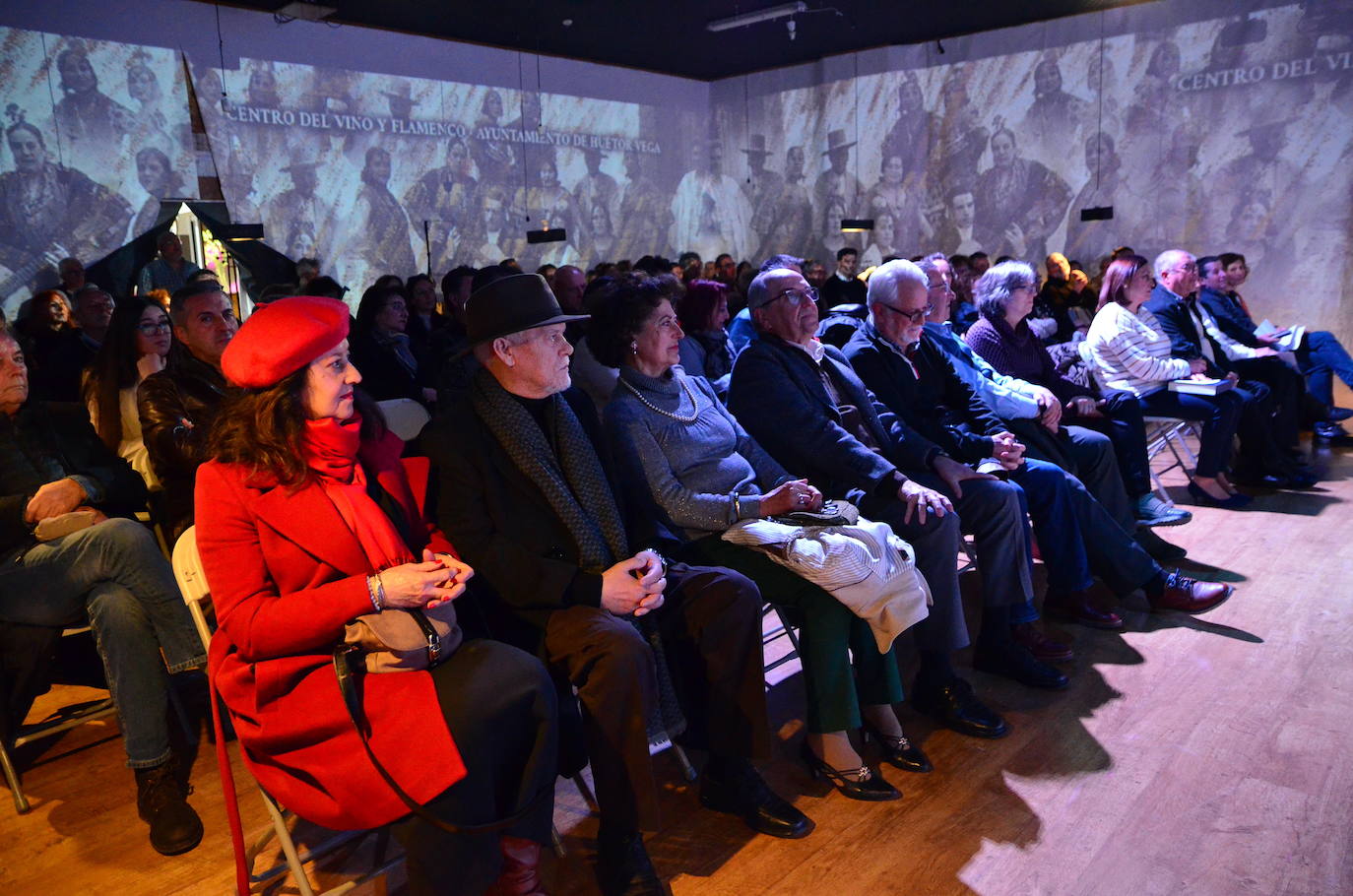 El Centro del Vino y Flamenco, en Huerta Cercada, acogió el acto de homenaje a ‘Huétor Vega Gráfico’.