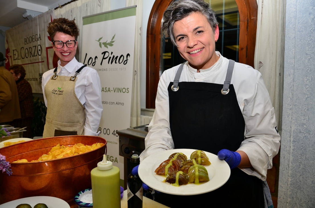 Gran ambiente en los estands de las XXVIII Jornadas del Vino, Jamón y Chacinas de Huétor Vega.
