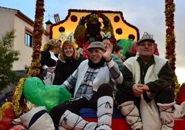 La cabalgata de Huétor Vega supera al frío y la lluvia