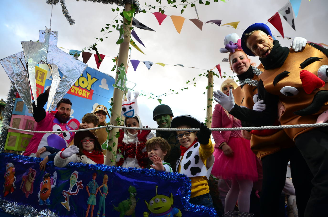 La cabalgata de Huétor Vega supera al frío y la lluvia