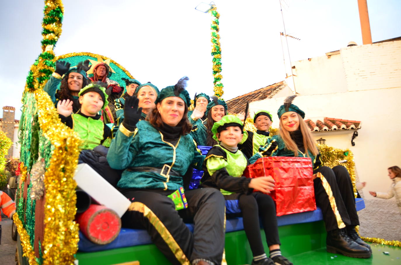 La cabalgata de Huétor Vega supera al frío y la lluvia