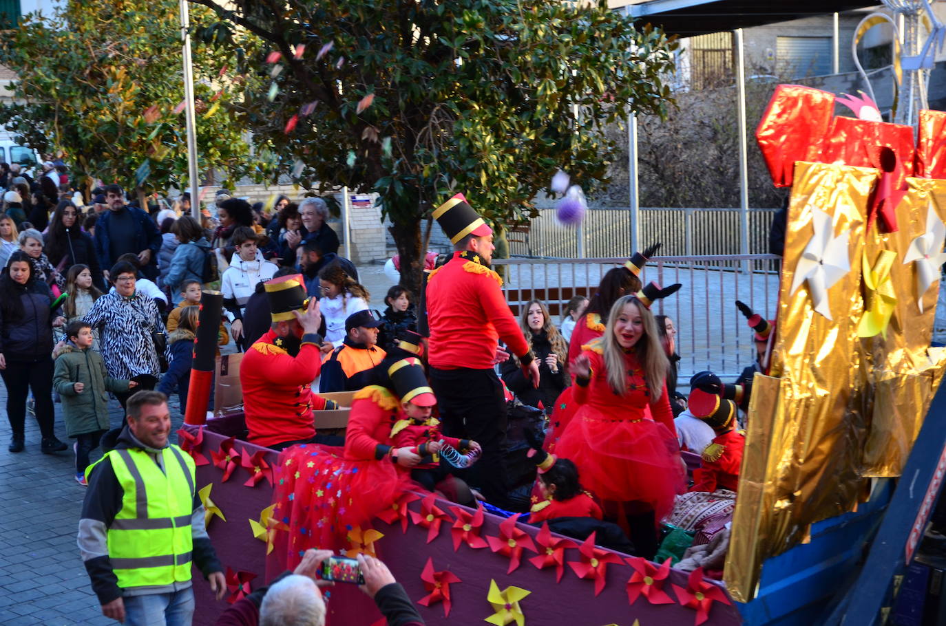 La cabalgata de Huétor Vega supera al frío y la lluvia