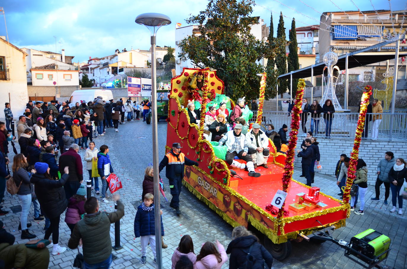 La cabalgata de Huétor Vega supera al frío y la lluvia