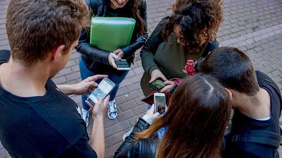 Huétor Vega reflexiona sobre el uso de redes sociales e internet en los jóvenes