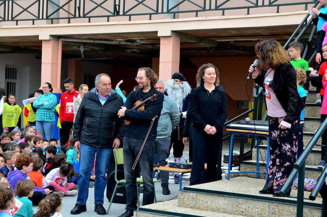 La comunidad educativa de Huétor Vega sueña con la paz