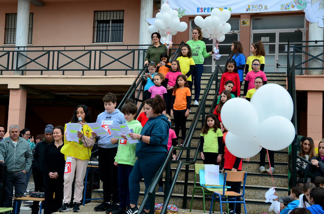 La comunidad educativa de Huétor Vega sueña con la paz