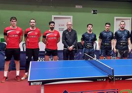 El CD Huétor Vega, a la izquierda.