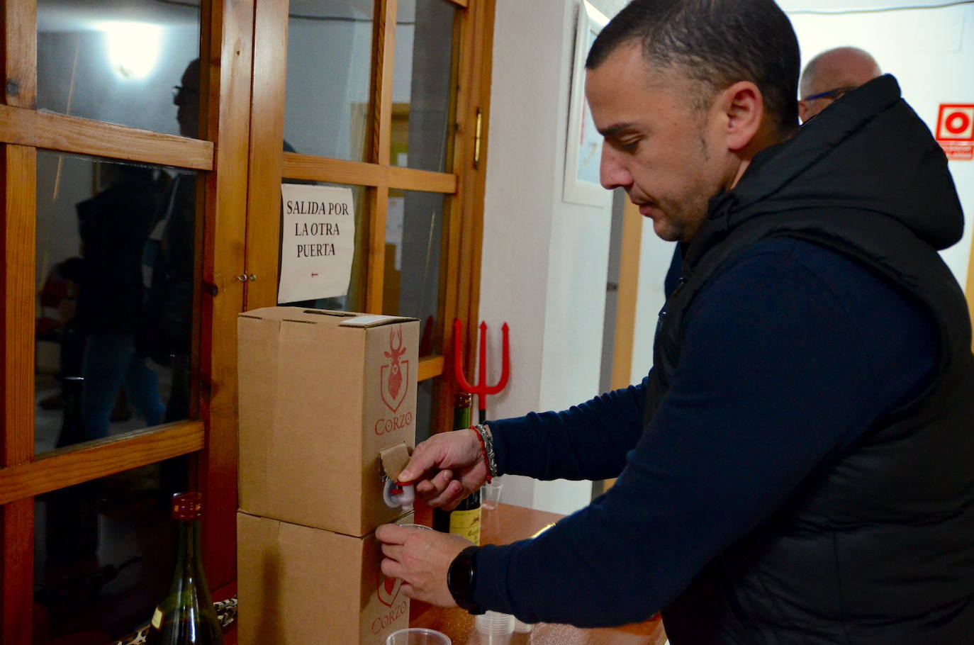 Huétor Vega expone los trajes de su carnaval tradicional