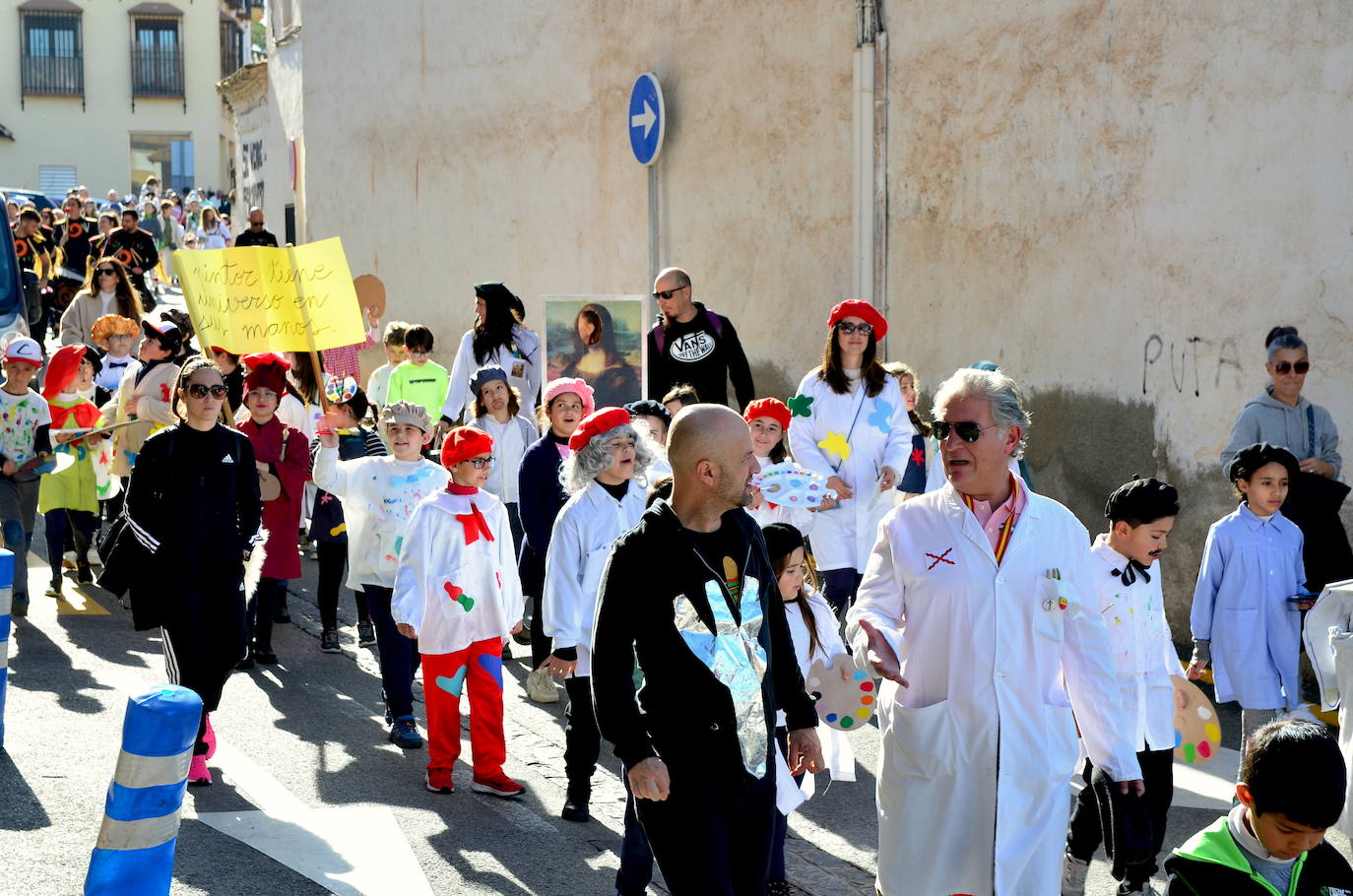 Encuéntrate en el pasacalles del carnaval de Huétor Vega