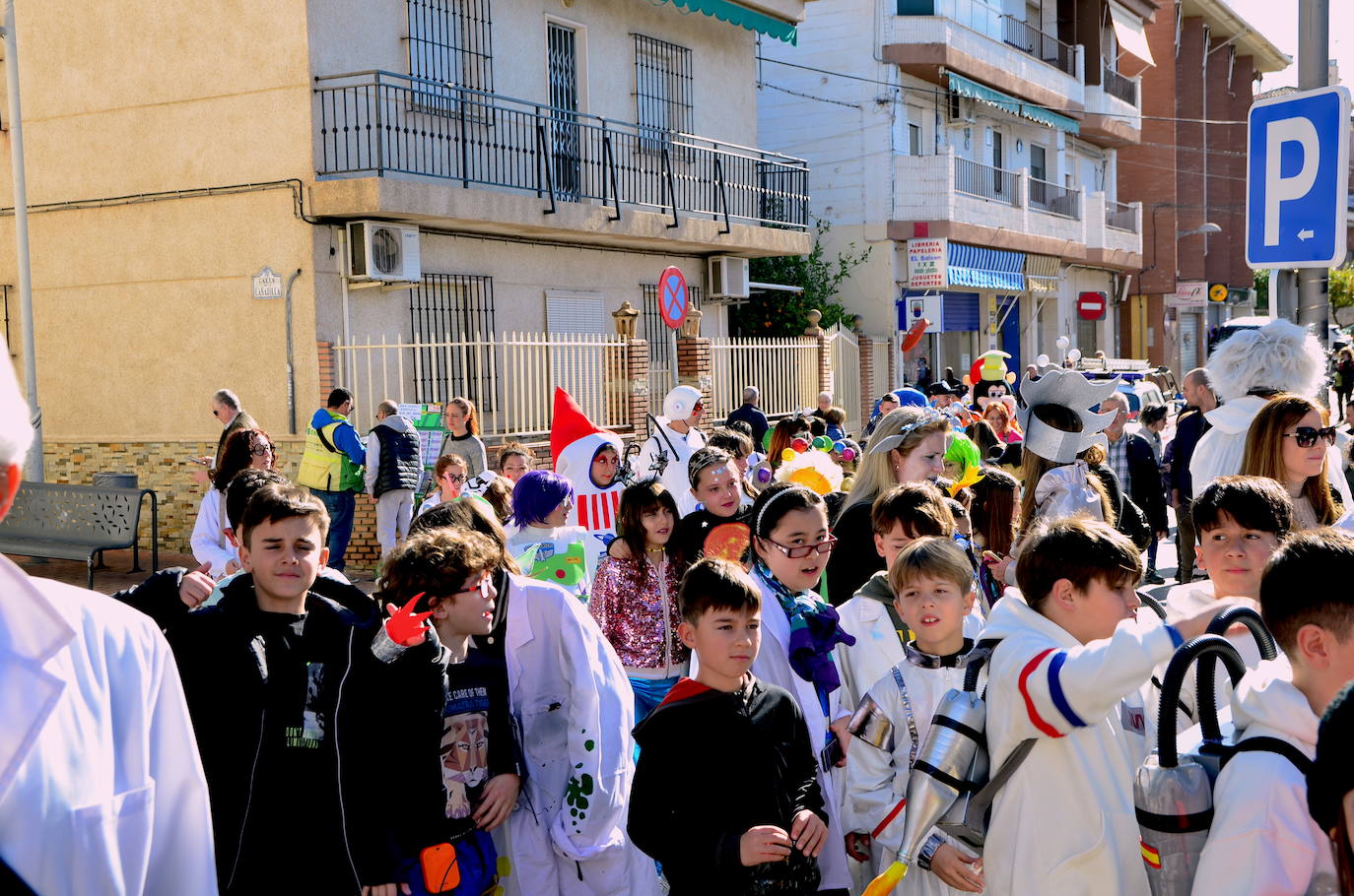 Encuéntrate en el pasacalles del carnaval de Huétor Vega