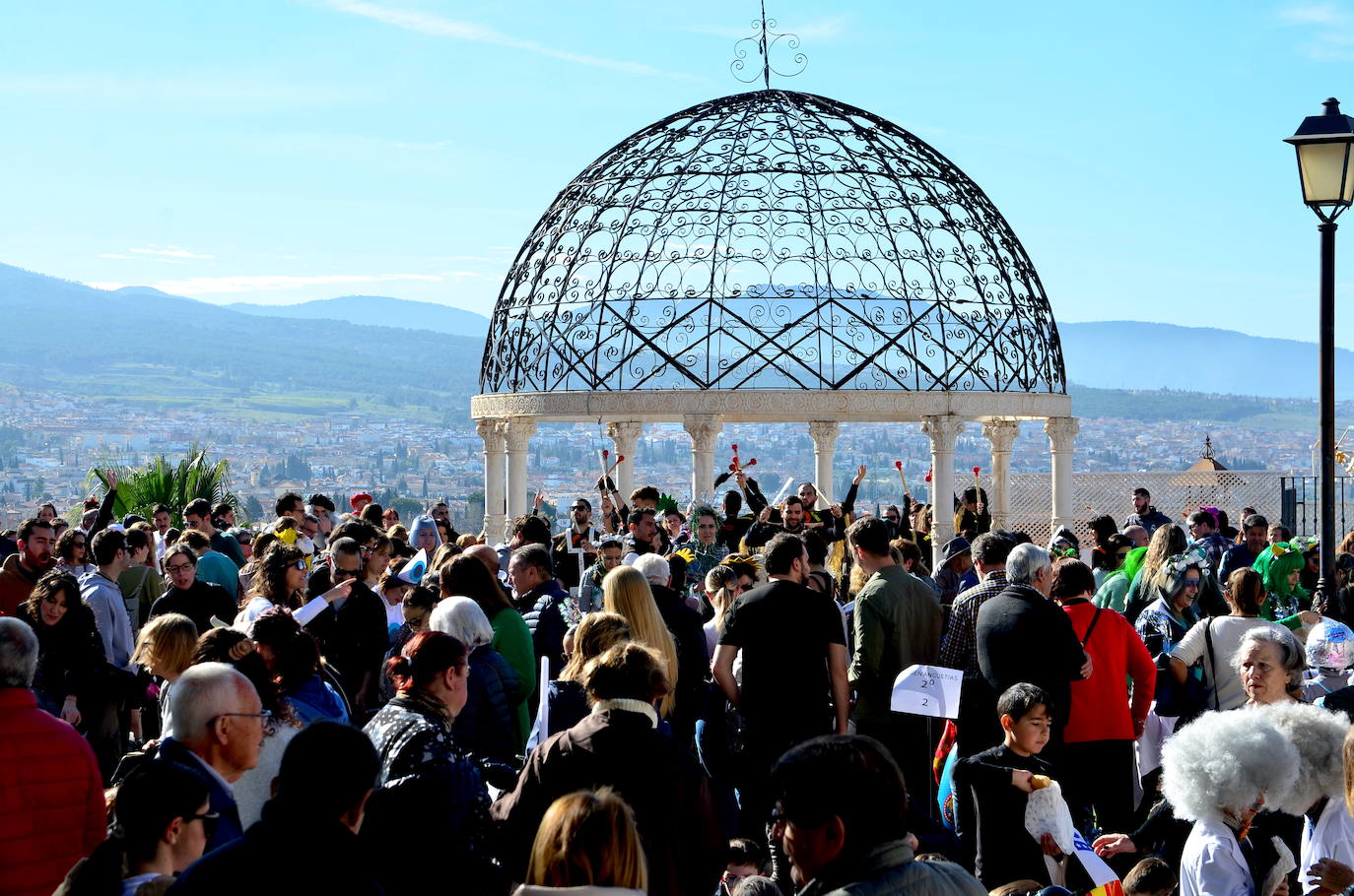 Encuéntrate en el pasacalles del carnaval de Huétor Vega