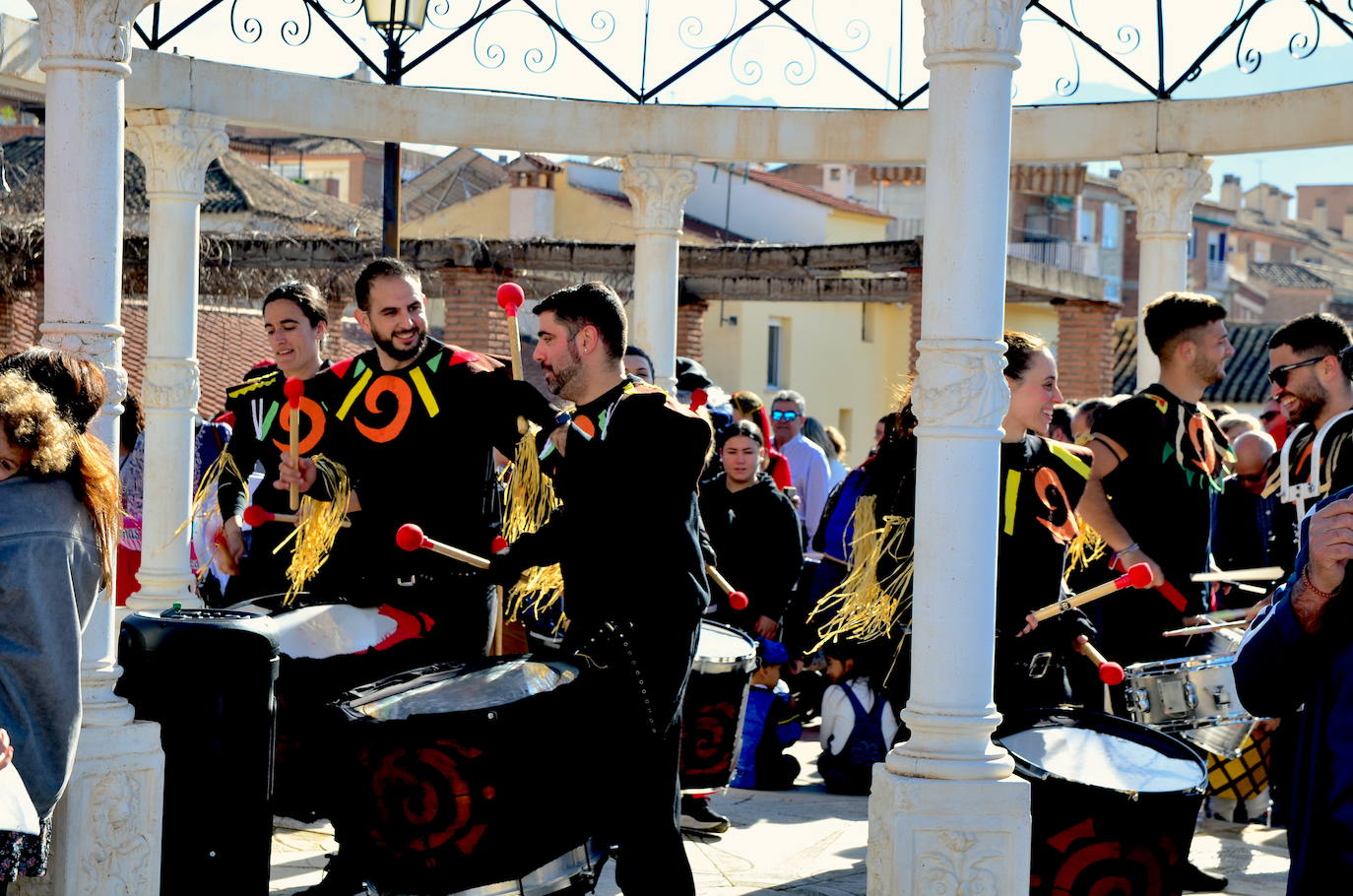 Encuéntrate en el pasacalles del carnaval de Huétor Vega