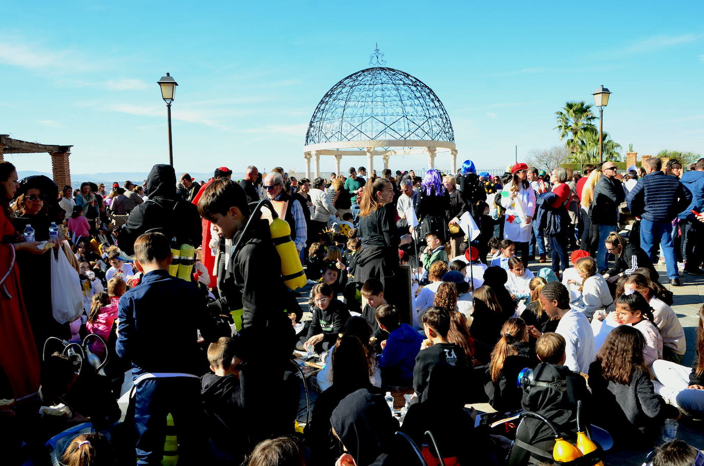 Encuéntrate en el pasacalles del carnaval de Huétor Vega