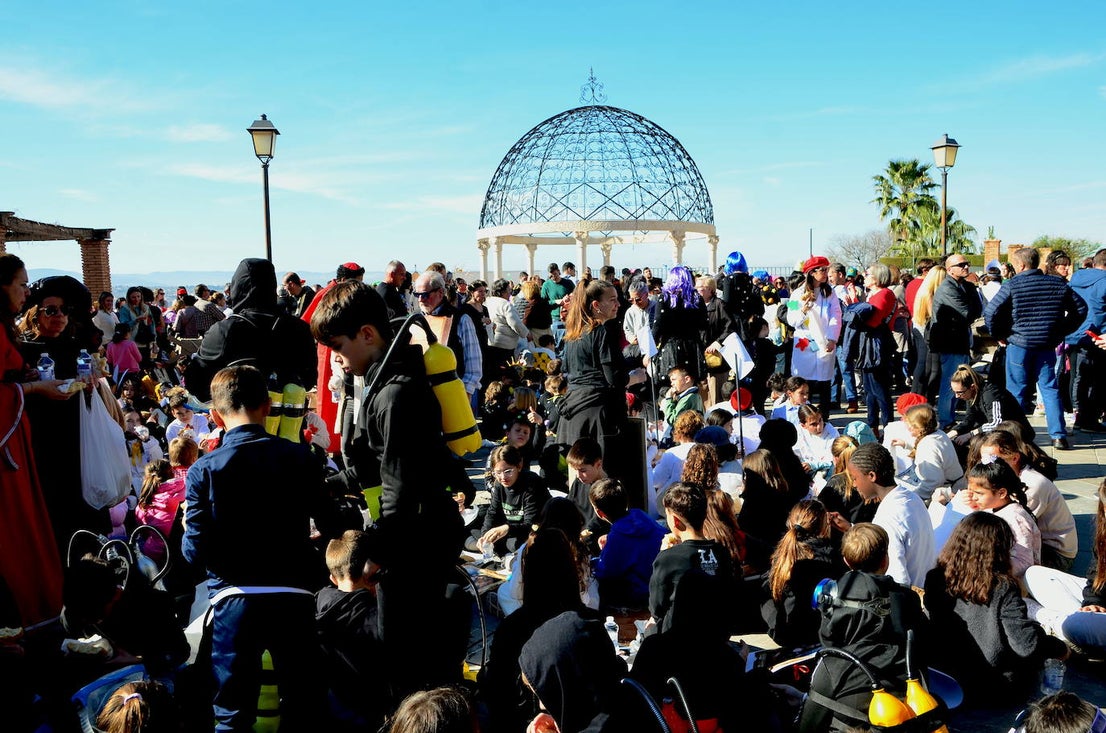 Encuéntrate en el pasacalles del carnaval de Huétor Vega