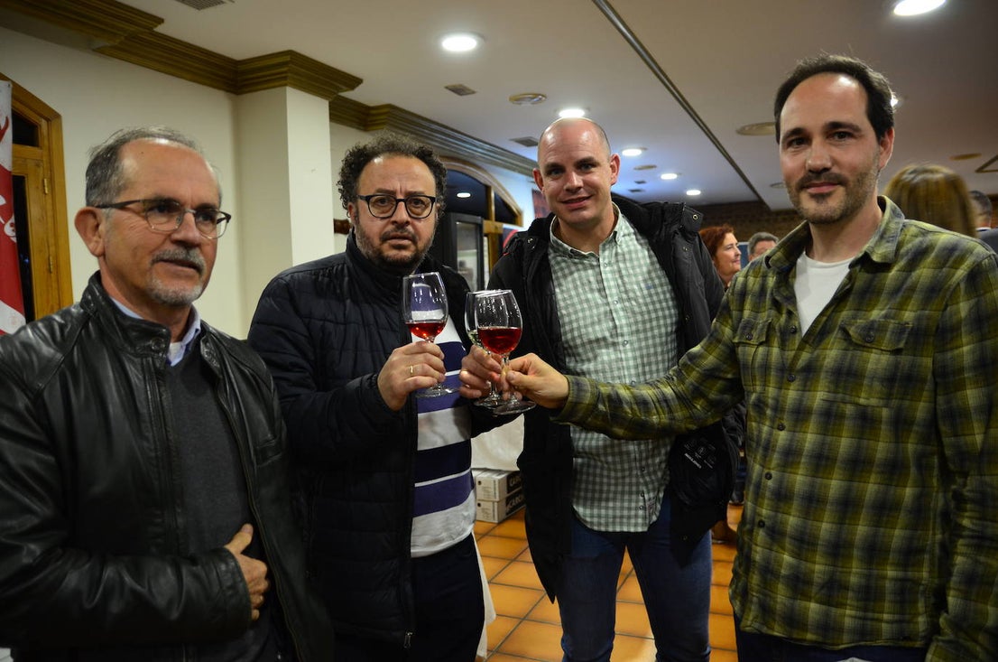 Gran ambiente en la apertura de las Jornadas del Vino, Jamón y Chacinas de Huétor Vega