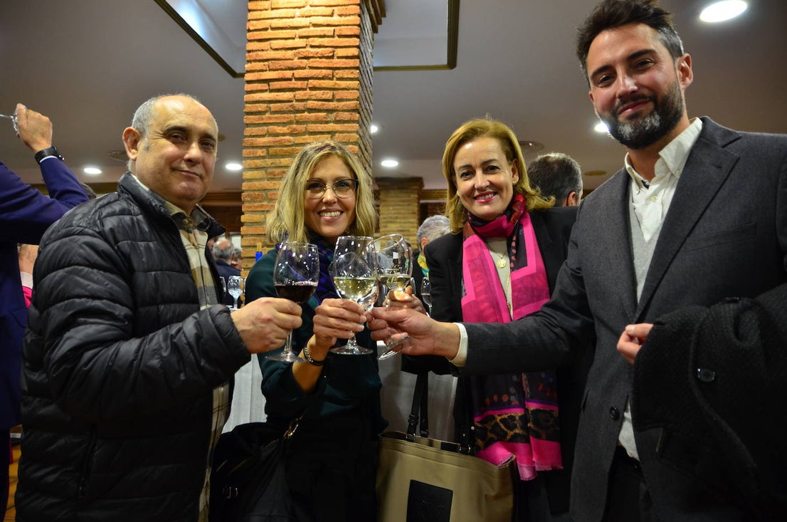 Gran ambiente en la apertura de las Jornadas del Vino, Jamón y Chacinas de Huétor Vega