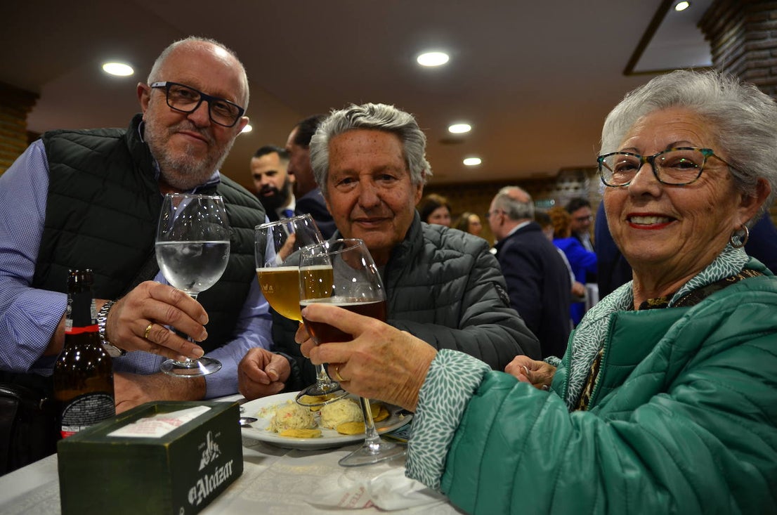 Gran ambiente en la apertura de las Jornadas del Vino, Jamón y Chacinas de Huétor Vega