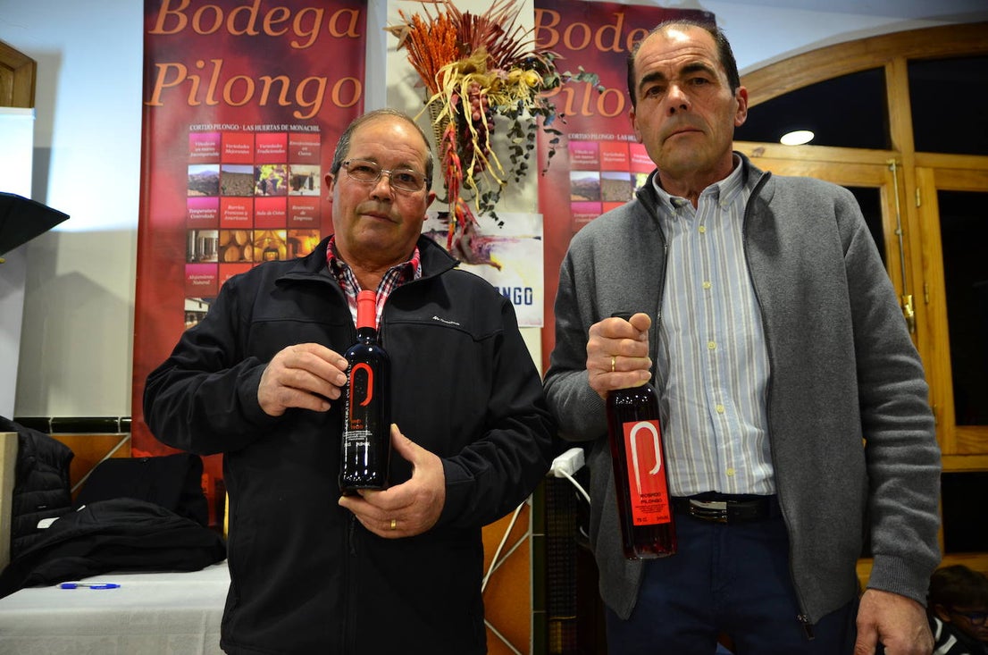 Gran ambiente en la apertura de las Jornadas del Vino, Jamón y Chacinas de Huétor Vega