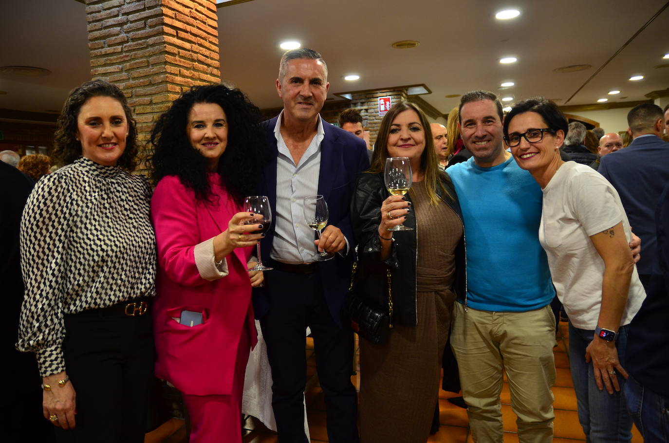 Gran ambiente en la apertura de las Jornadas del Vino, Jamón y Chacinas de Huétor Vega