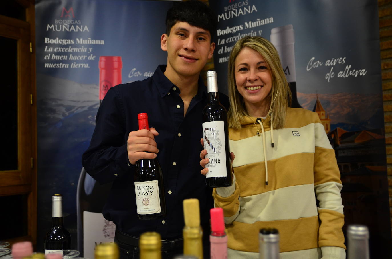 Gran ambiente en la apertura de las Jornadas del Vino, Jamón y Chacinas de Huétor Vega