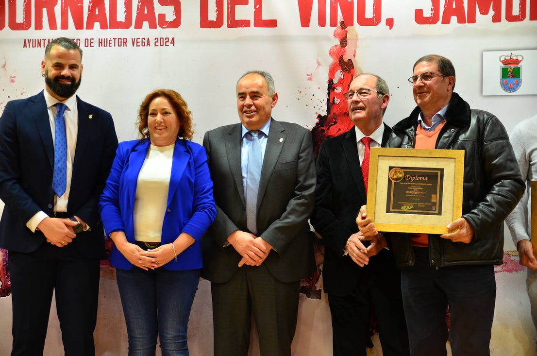 Entrega de premios de los certámenes de vinos en Huétor Vega