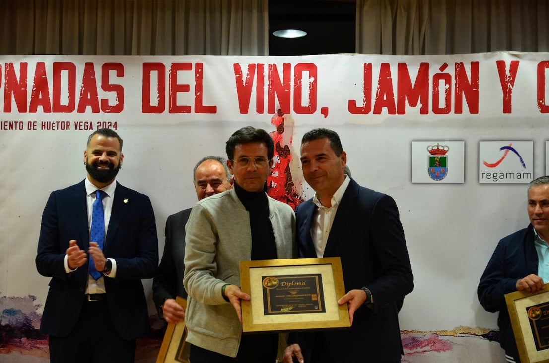 Entrega de premios de los certámenes de vinos en Huétor Vega