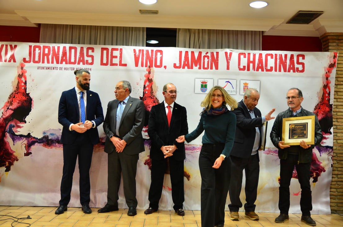 Entrega de premios de los certámenes de vinos en Huétor Vega