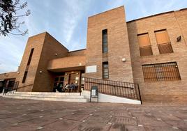 Imagen exterior del Centro Social La Nava de Huétor Vega.