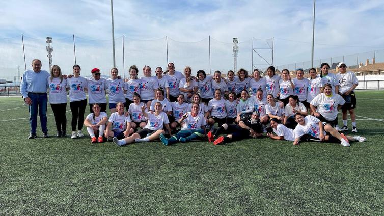 El fútbol femenino muestra su lado solidario en Huétor Vega