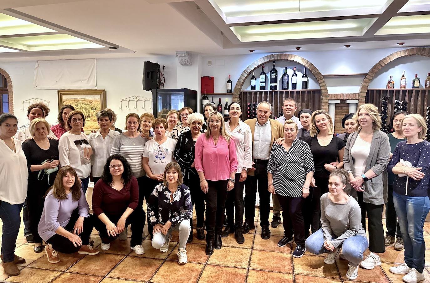 Una treintena de mujeres aprende en Huétor Vega alta cocina sostenible y con conciencia