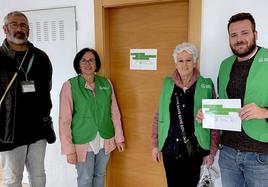 Miembros de la Junta Local, con el concejal de Salud, Alejandro García (a la derecha).