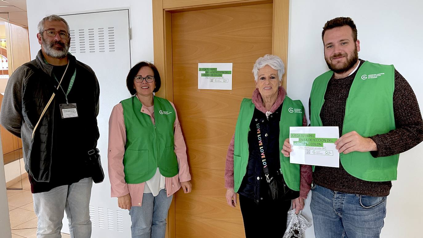 Miembros de la Junta Local, con el concejal de Salud, Alejandro García (a la derecha).