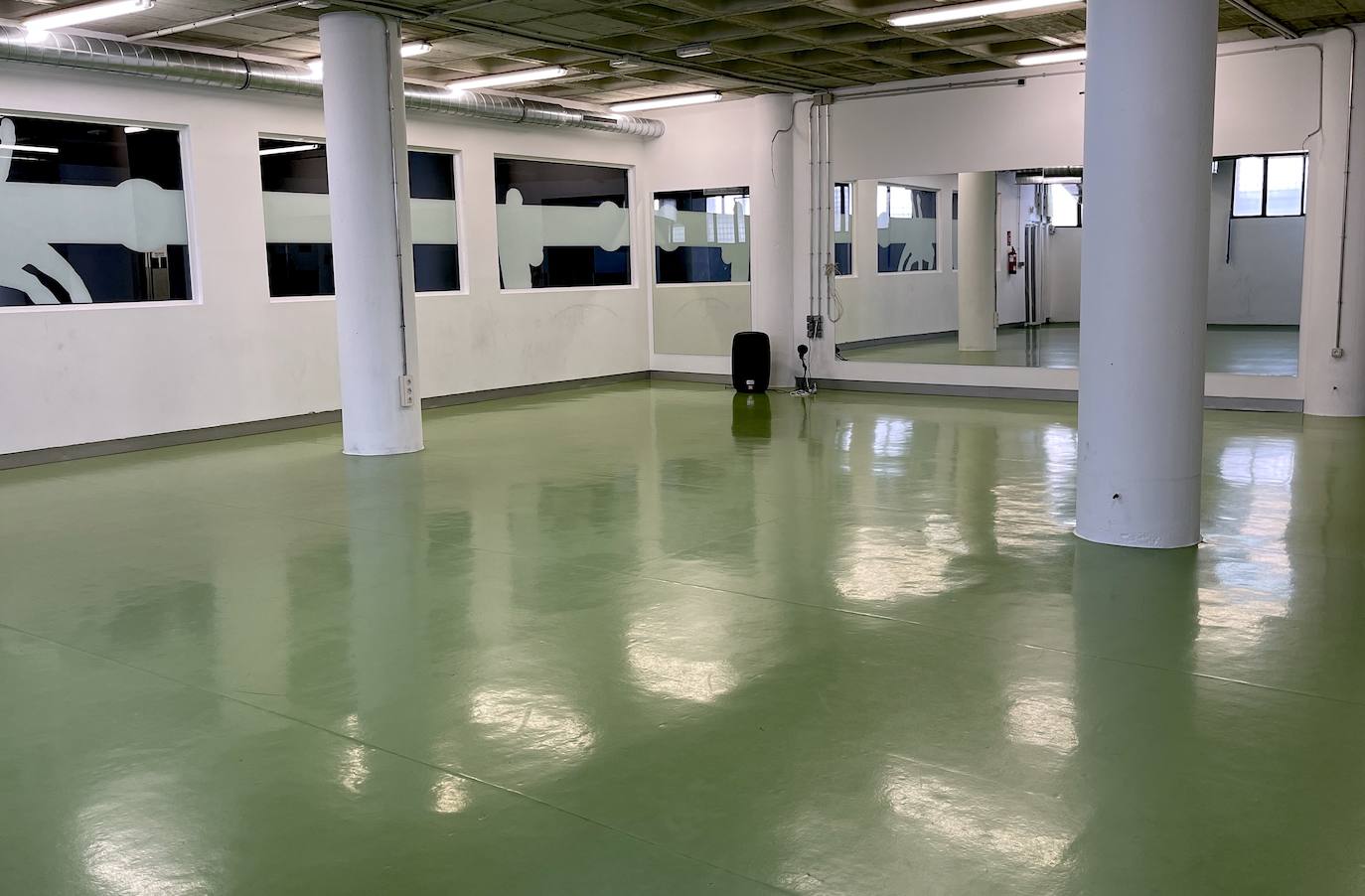 El gimnasio municipal, situado en los bajos del pabellón La Libertad, ha concluido su reforma.