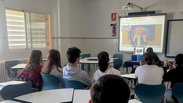 El IES Los Neveros participa en el debate europeo a través de la 'Euroscola'